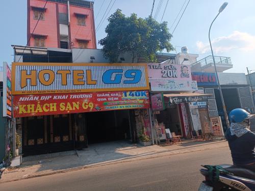 Nhà Mặt Tiền Tân Bình - Vòng Xoay Láng Cha Cả - Sở Hữu Ngay Bây Giờ!